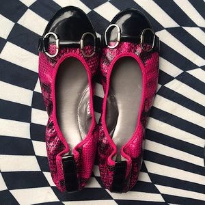 TAHARI flats